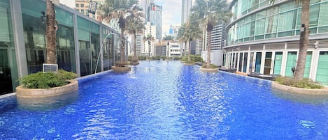 Indoor/outdoor pool