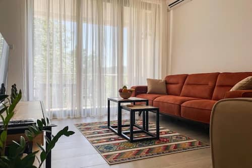 Comfort House, Patio, Lake View | Living area