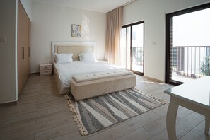 3 chambres, fer et planche à repasser, Wi-Fi, draps fournis