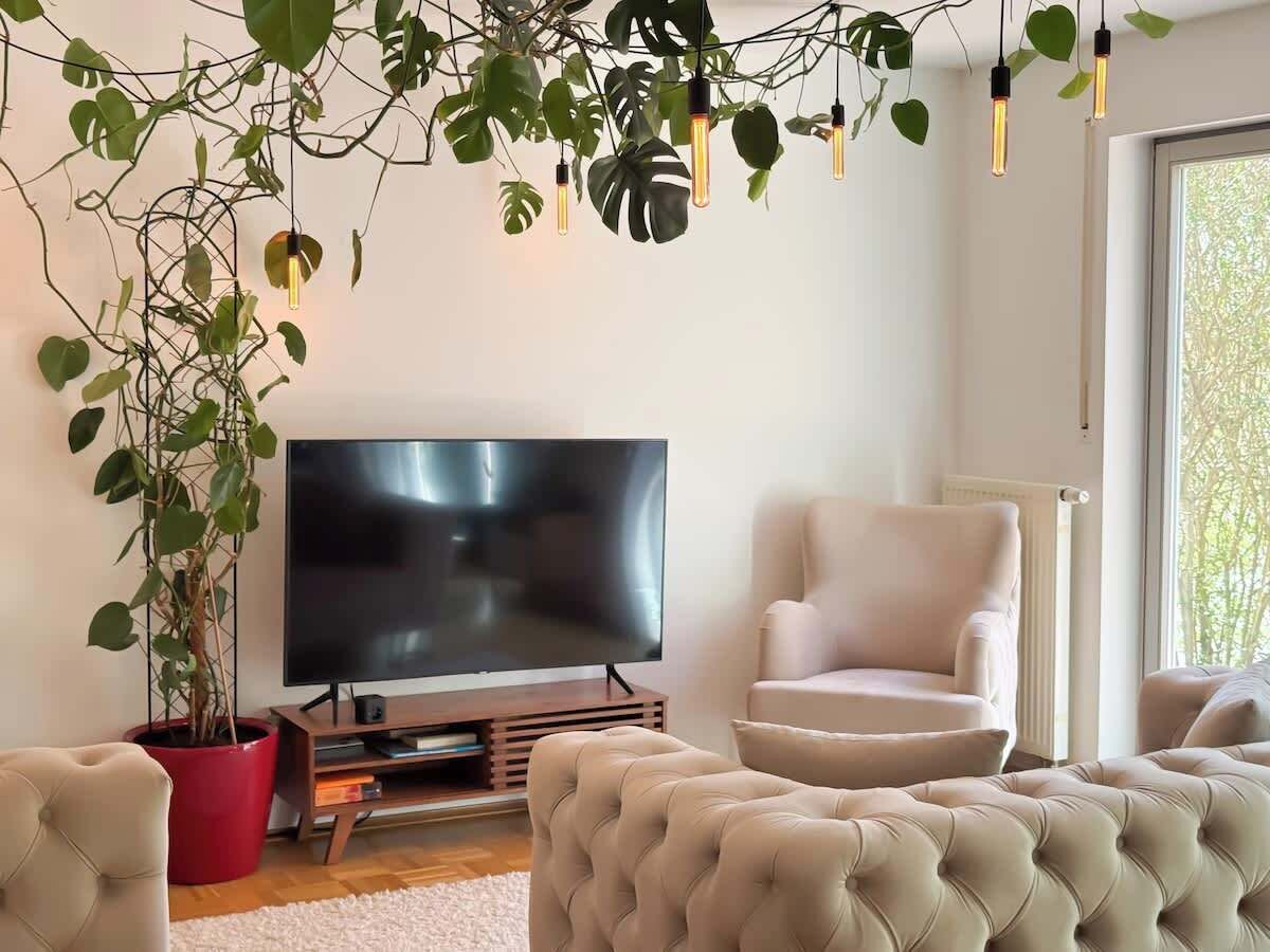 Tv, bøger, kontorer