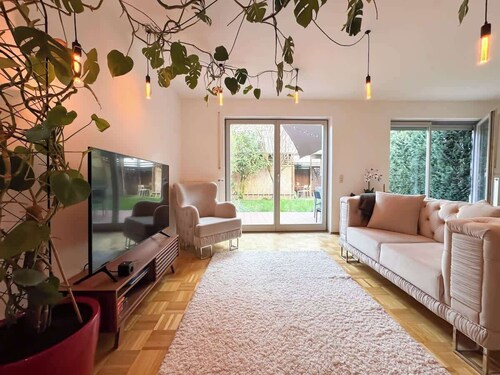 Großes 4SZ Haus mit Terrasse, Grill & Garten | Nähe München, Flughafen & Allianz Arena