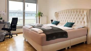 4 bedrooms, desk, iron/ironing board, WiFi