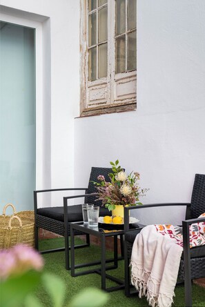 Terrace/patio - Bon voyage home, private patio (Sevilla)
