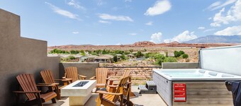 6BR/6.5BA, POOL, Hot Tub, Game Room, Golf--Sleeps 22!