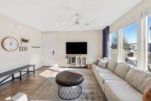 Smart-TV, videospill, DVD-spiller og fotballspill