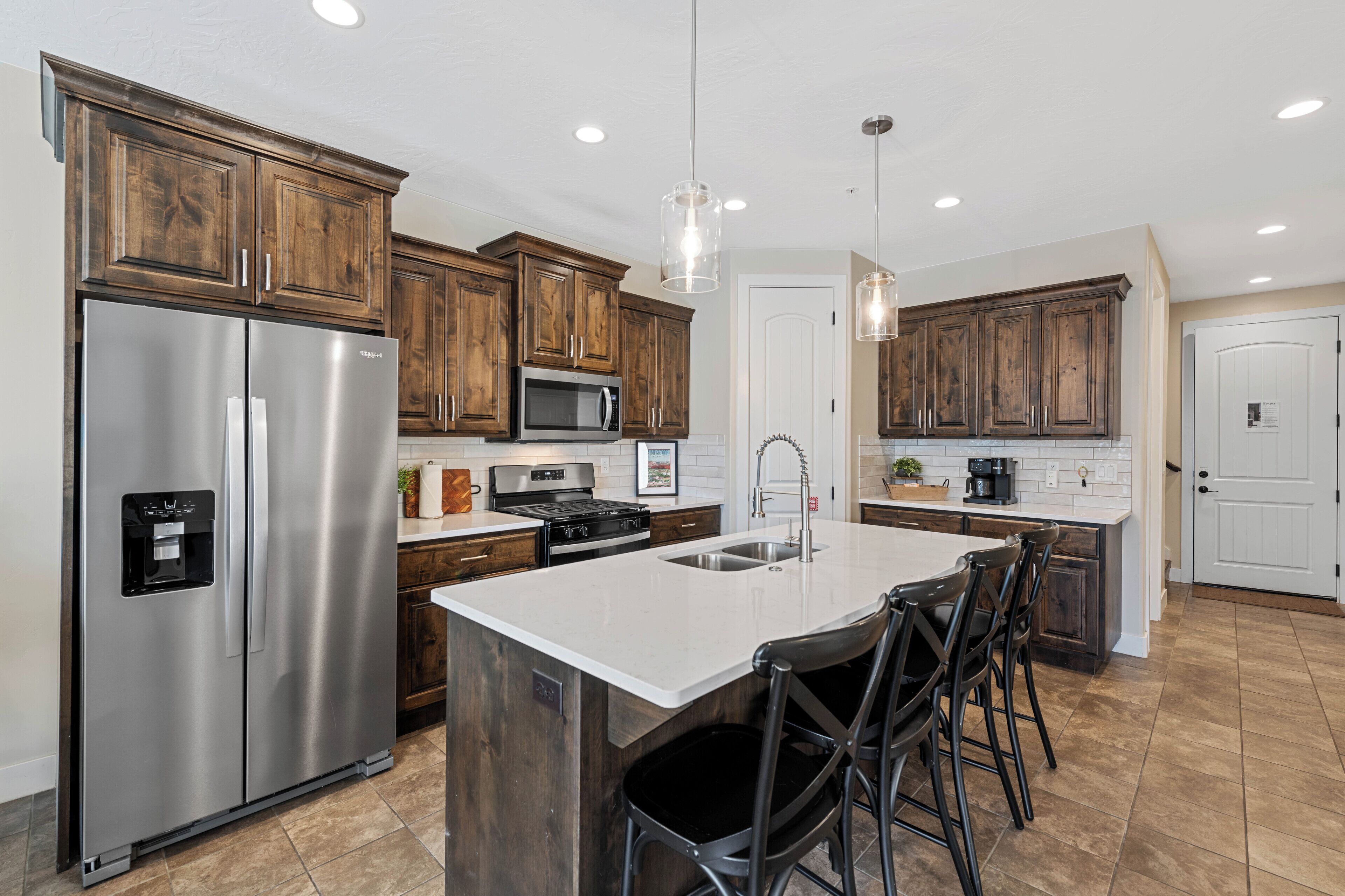 Kylskåp, mikrovågsugn, ugn och spishäll