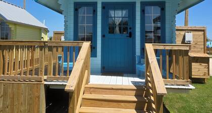 "Ken" Beach Bunkie tiny home, Ken Bunkie beach glamping cabin