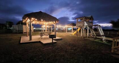 "Ken" Beach Bunkie tiny home, Ken Bunkie beach glamping cabin