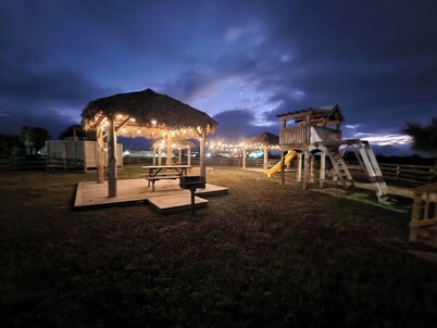 "Ken" Beach Bunkie tiny home, Ken Bunkie beach glamping cabin