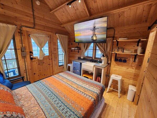 1 bedroom, WiFi, bed sheets