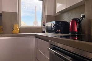 Fridge, microwave, oven, dishwasher - Paris Rooftop Eiffel Tower view by Mon Petit Faré (Paris)