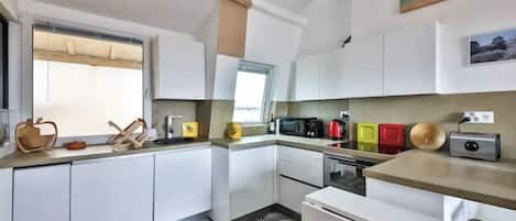 Kühlschrank, Mikrowelle, Ofen, Geschirrspüler