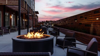 Courtyard By Marriott Madison