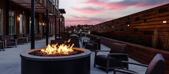 Courtyard By Marriott Madison