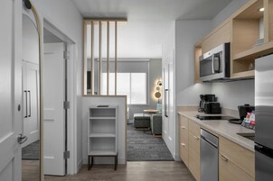 Studio, 1 King Bed with Sofa bed | Premium bedding, desk, iron/ironing board, free WiFi