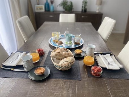 Ilmainen pÀivittÀinen tÀysi aamiainen