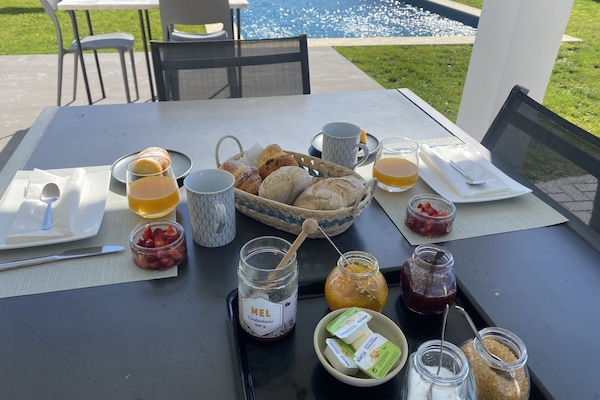 Free daily full breakfast