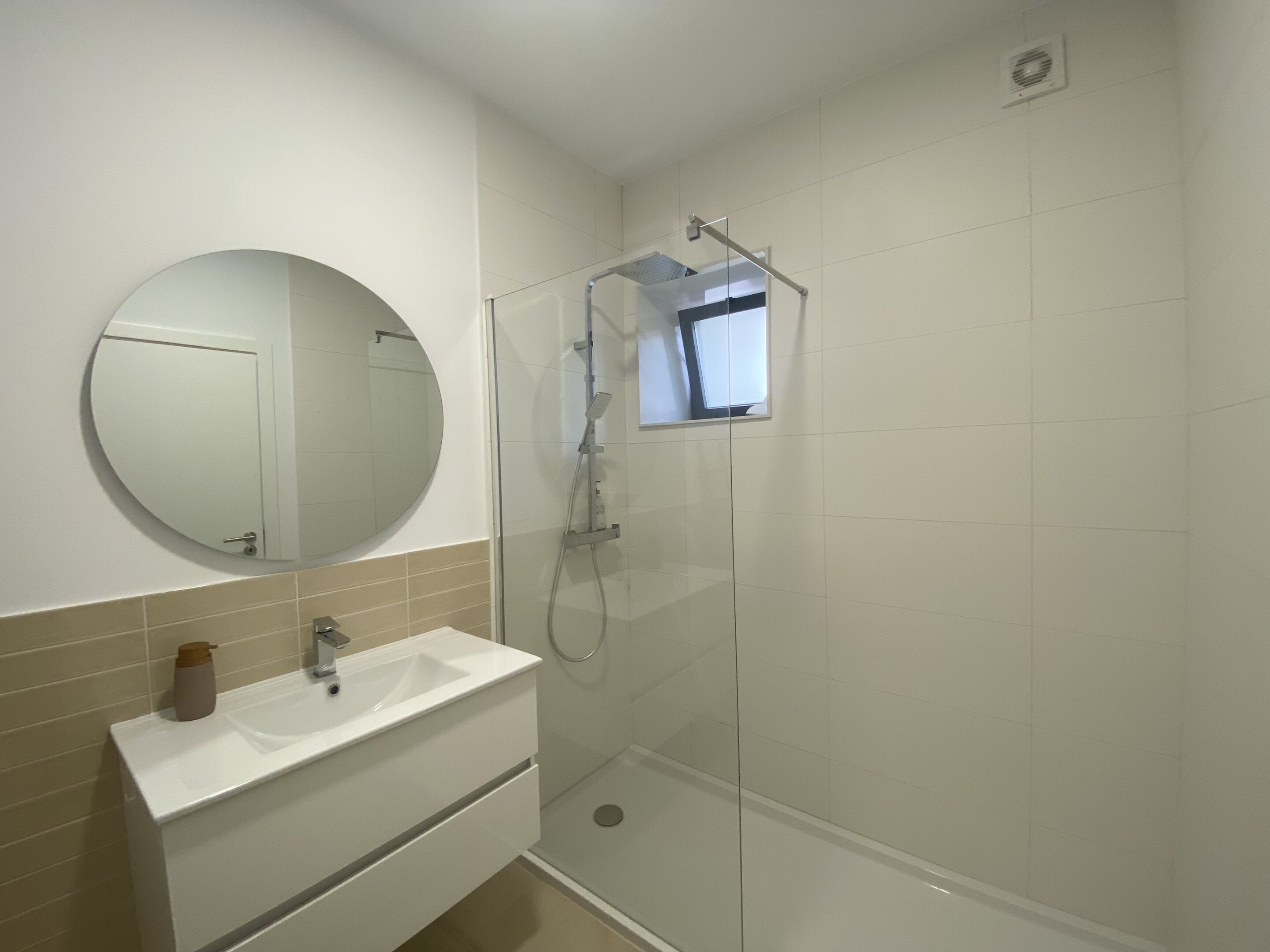 Standard Double Room | Bathroom