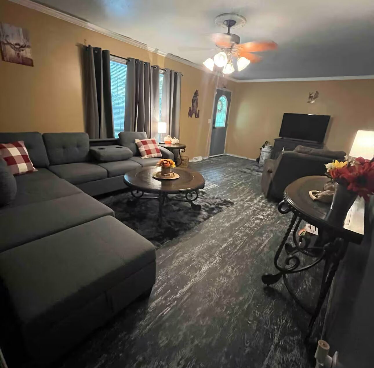 智能電視、壁爐 、足球機、乒乓球設施