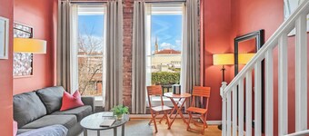JoJo's Jewel on Front! Perfect location in the Heart of Downtown!