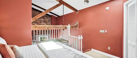 1 habitación, tabla de planchar con plancha, wifi gratis y ropa de cama