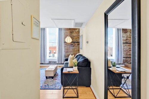 The Vonkampen on Front! Perfect location in the Heart of Downtown!