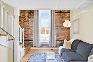 Smart TV - The Vonkampen on Front! Perfect location in the Heart of Downtown! (wilmington)