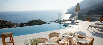 Dóma, panoramic views, and pool.