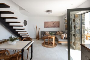 Interior - Dóma, panoramic views, and pool. (Hora Sfakion)