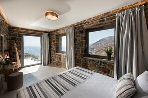 2 間睡房、房內夾萬、熨斗/熨衫板、可攜式嬰兒床