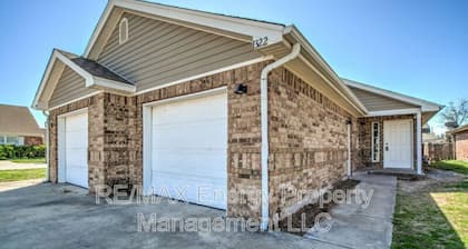 Cozy 3-bedroom Duplex in lovely Norman down the road from OU campus!!