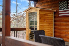 Property grounds - Heaven Sent - Sauna & Jacuzzi - Mini Golf (Broken Bow)