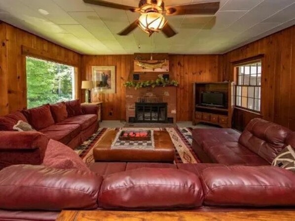 Télévision, cheminée