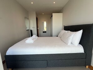 1 quarto, ferros/tábuas de passar roupa, Wi-Fi, roupa de cama