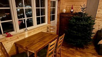 House, 1 Bedroom, Smoking, Sauna | Living area | Books