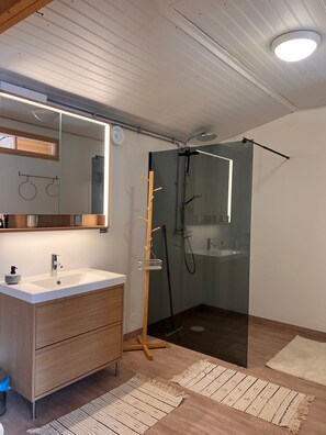 House, 1 Bedroom, Smoking, Sauna | Bathroom - Cozy Ockelbo Retreat With Sauna & Stunning Nature Views (Ockelbo)