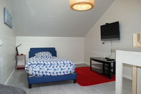 1 chambre, bureau, fer et planche à repasser, accès au Wi-Fi (inclus)