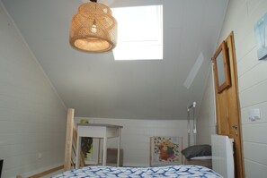 1 bedroom, desk, iron/ironing board, free WiFi - New independent studio in house with garden (Dompierre-sur-Yon)