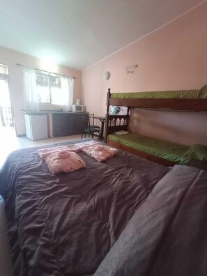 Quadruple Room, Mountain View | Free WiFi