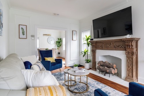 Luxury Short/Midterm Hyde Park Getaway