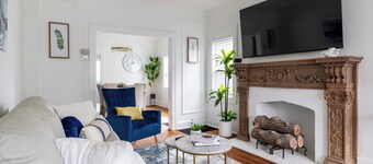 Luxury Short/Midterm Hyde Park Getaway