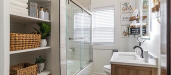 Luxury Short/Midterm Hyde Park Getaway