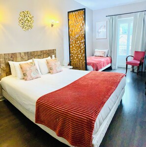 Comfort Triple Room, Bathtub | Free WiFi - Hotel du Roy (Aisey-sur-Seine)