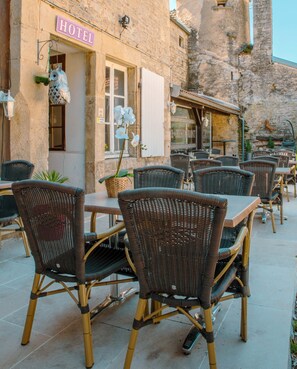 Terrace/patio - Hotel du Roy (Aisey-sur-Seine)