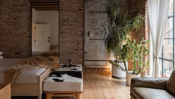 Standard Room | Individually decorated, individually furnished, desk, laptop workspace