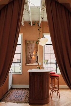 Property grounds - No Vacancy (Kansas City)