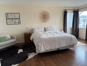 3 slaapkamers, een strijkplank/strijkijzer, wifi, beddengoed