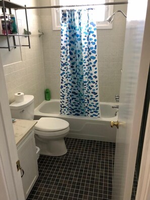 独立别墅, 多张床, 露台, 花园景观 | 浴室