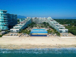 On the beach, sun-loungers, beach towels - Luxury Beachfront Apartment with Infinity Swimming Pools in Nuevo Vallarta (Nuevo Vallarta)