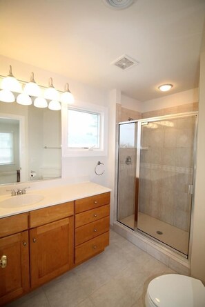 House, Multiple Beds, Jetted Tub, Garden View | Bathroom - Christian Street 18A (Rehoboth Beach)